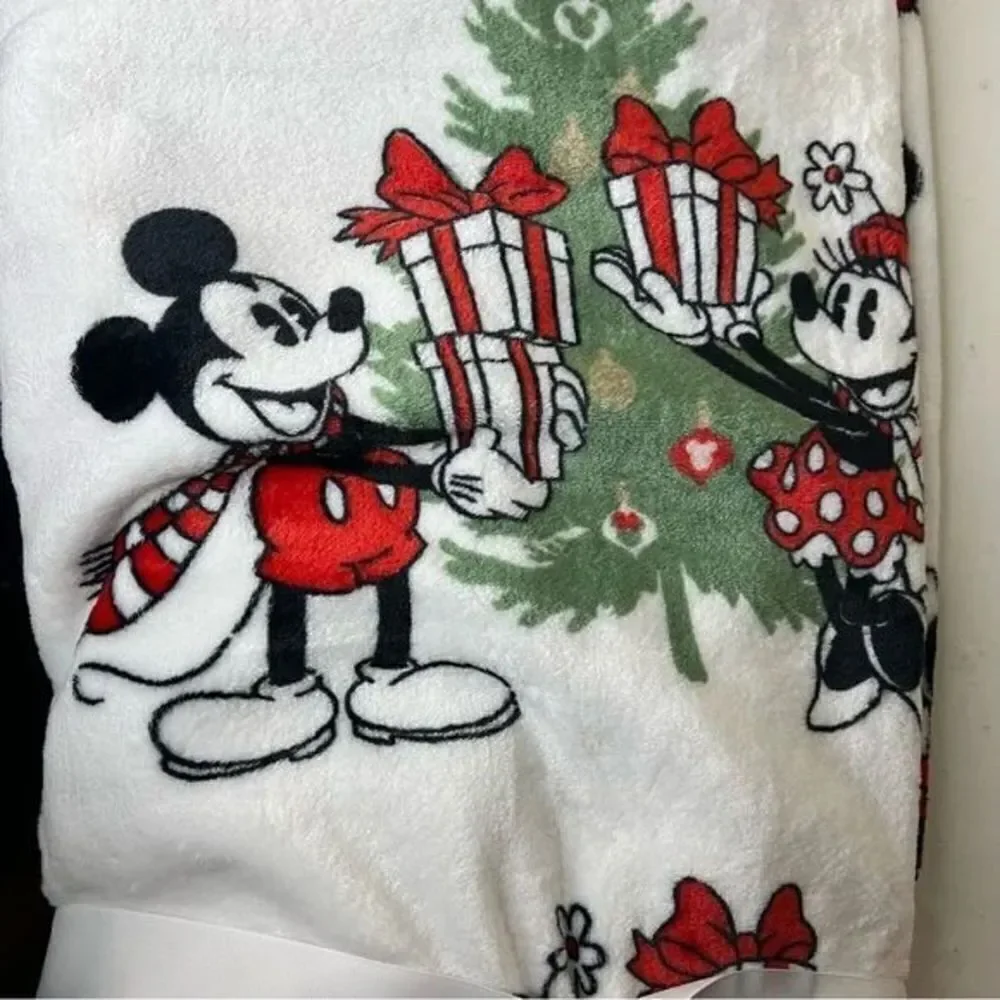 NWT Disney Christmas Mickey & Minnie Mouse 70”x50” Christmas Plush Throw Blanket